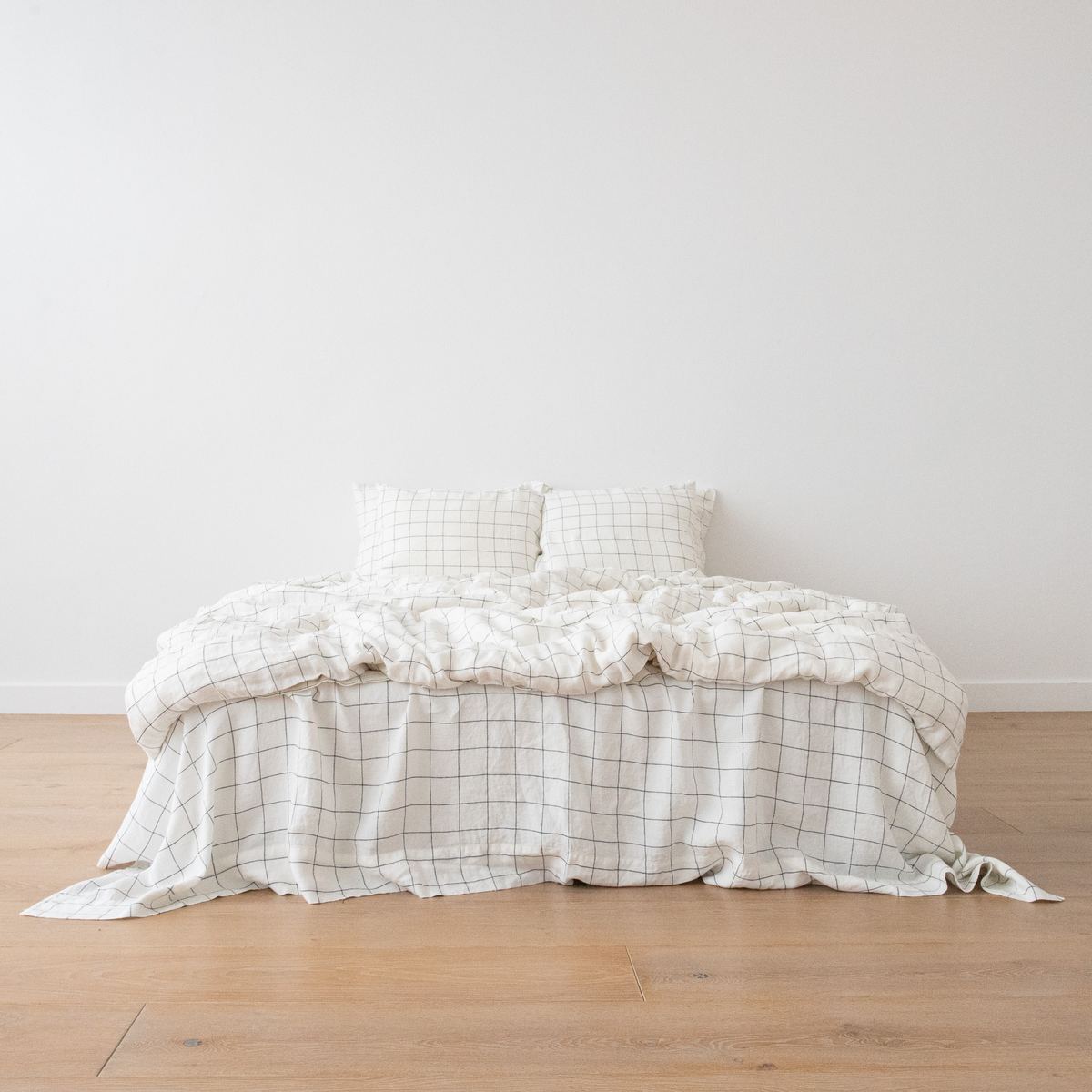 White and navy windowpane linen bed set