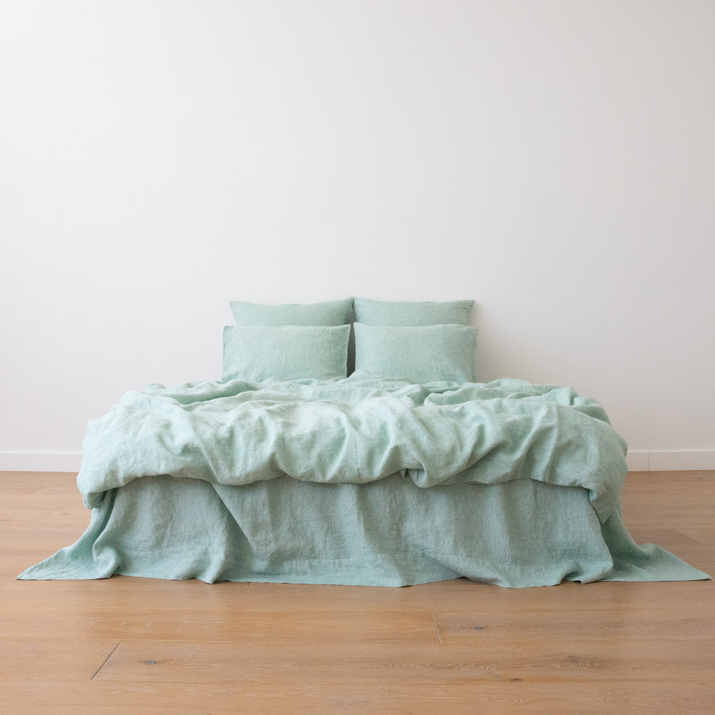 washed linen bedding mealnge green