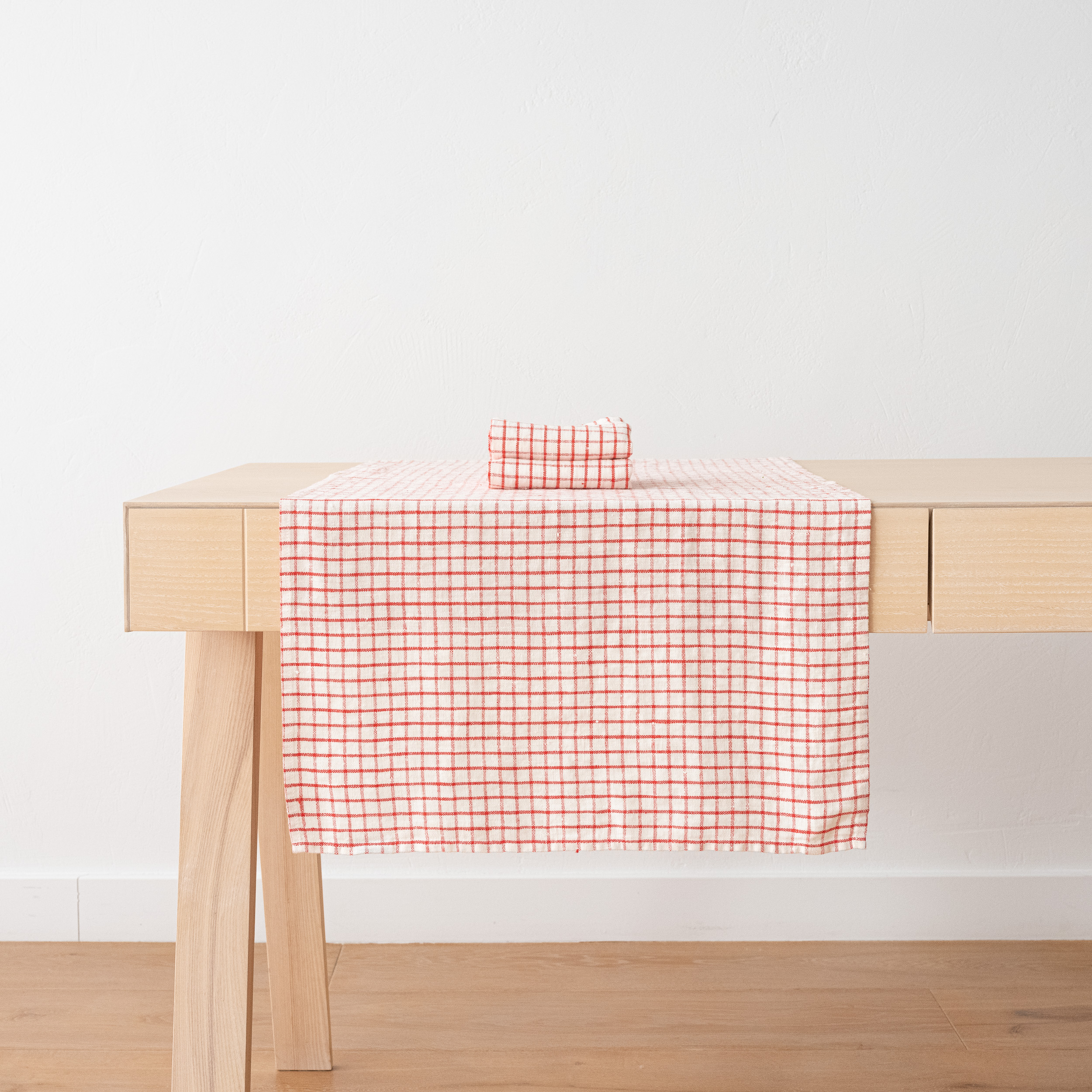 Linen Runner Graphic Check Off White Red
