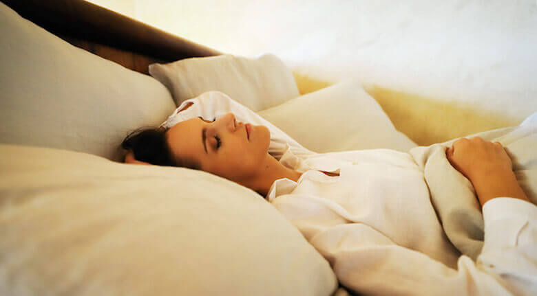 choosing pillow - LinenMe choosing pillow - LinenMe