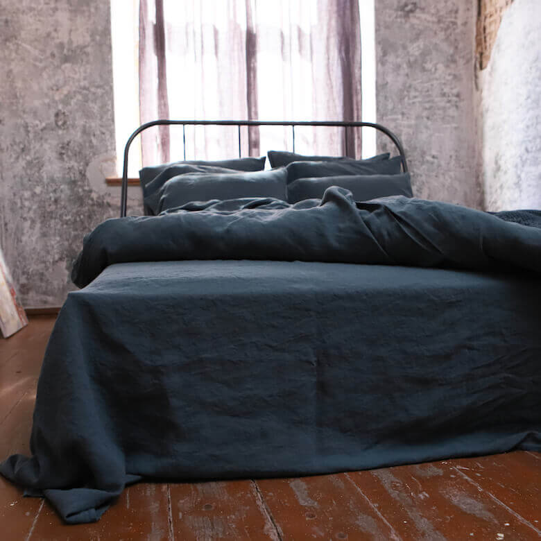 making the bed - LinenMe making the bed - LinenMe