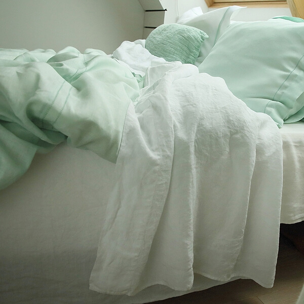 Lightweight LinenMe linen bedding for warm nights