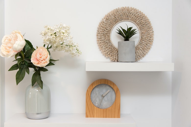 Natural bedroom styling with plants
