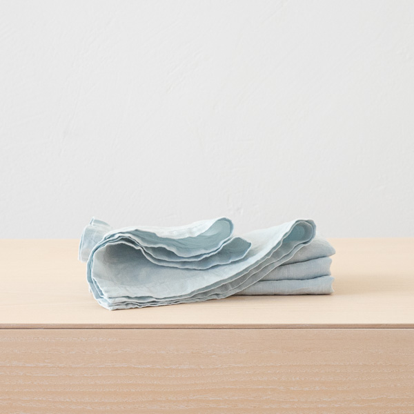 Natural linen table textile from the current LinenMe collection
